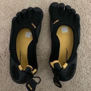 Vibram five fingers classic shoe. size W41